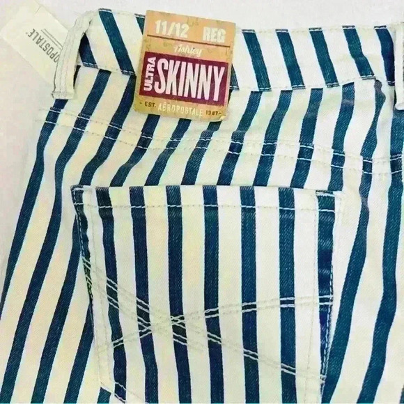 NWT Aeropostale Blue and White Striped
Super Low Rise Super Skinny Fit Jeans - Picture 7 of 12